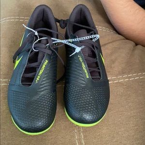Brand new Nike skin phantom venom soccer cleats